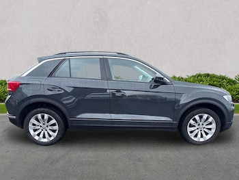 Used Volkswagen T-Roc 2020 for sale - 76547669: Photo