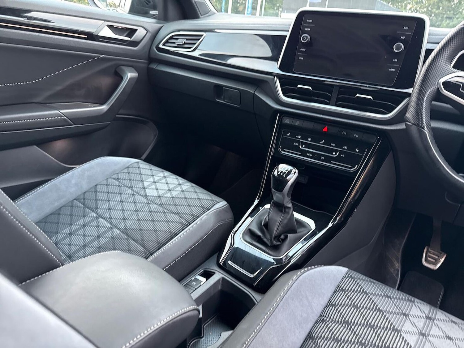Used Volkswagen T-Roc 2023 for sale - 76030361: Photo 13