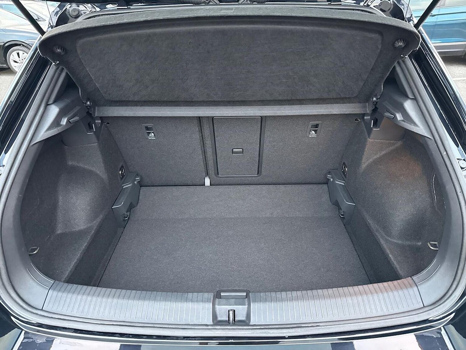 Used Volkswagen T-Roc 2023 for sale - 76030361: Photo 17
