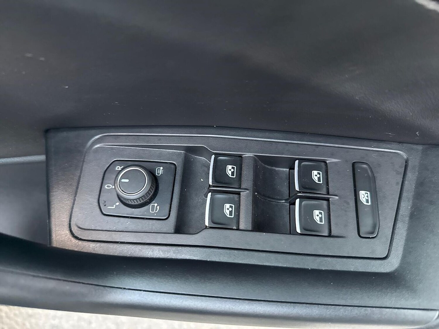 Used Volkswagen T-Roc 2023 for sale - 76030361: Photo 21