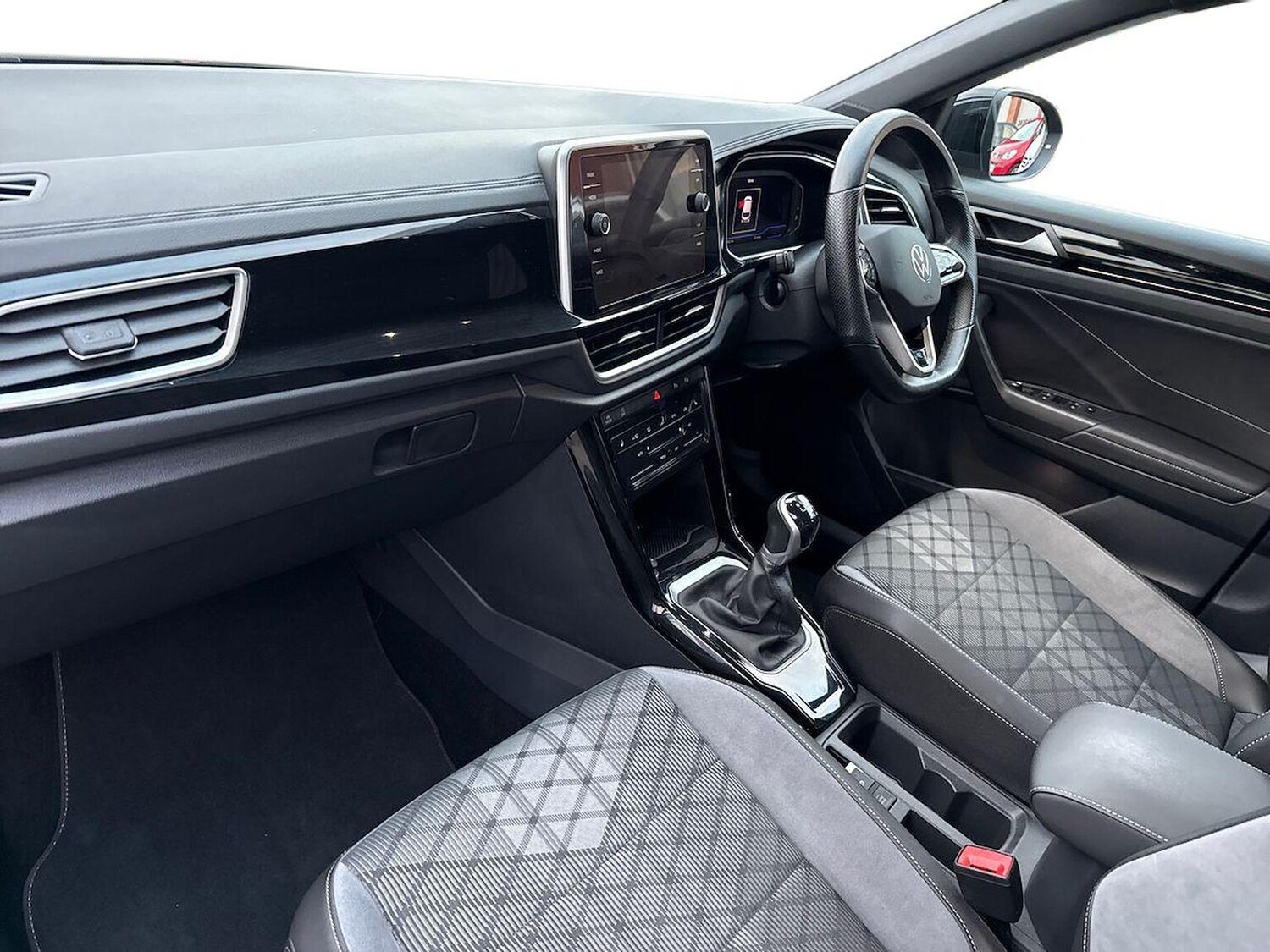 Used Volkswagen T-Roc 2023 for sale - 76030361: Photo 7