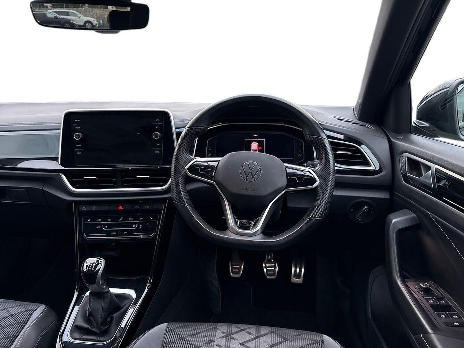 Used Volkswagen T-Roc 2023 for sale - 76030361: Photo 9