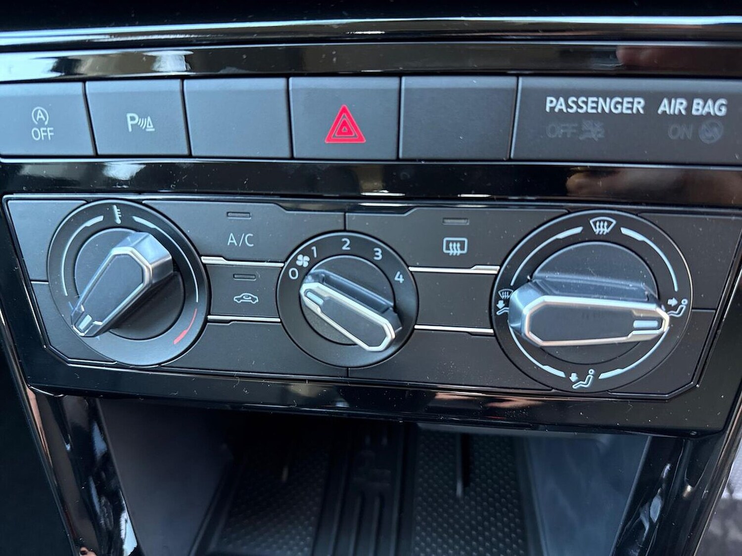 Used Volkswagen T-Cross 2025 for sale - 76082533: Photo 12