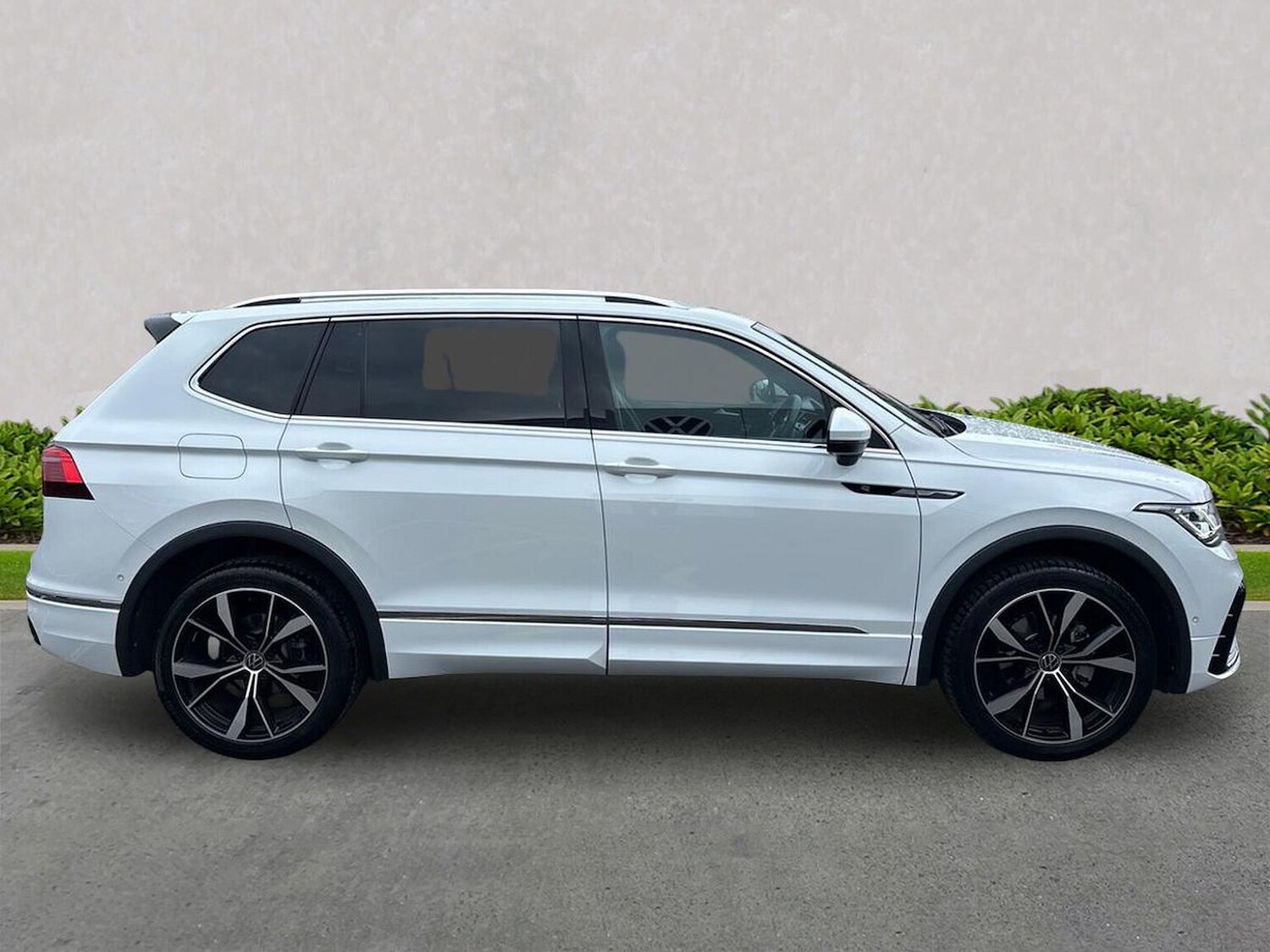 Used Volkswagen Tiguan Allspace 2025 for sale - 76316700: Photo 3