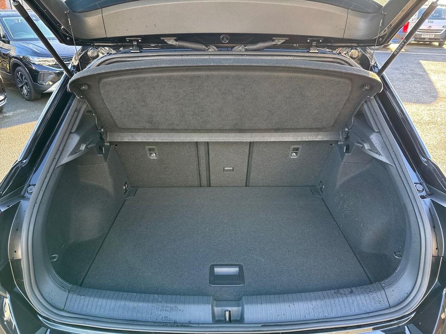 Used Volkswagen T-Roc 2022 for sale - 76628190: Photo 17