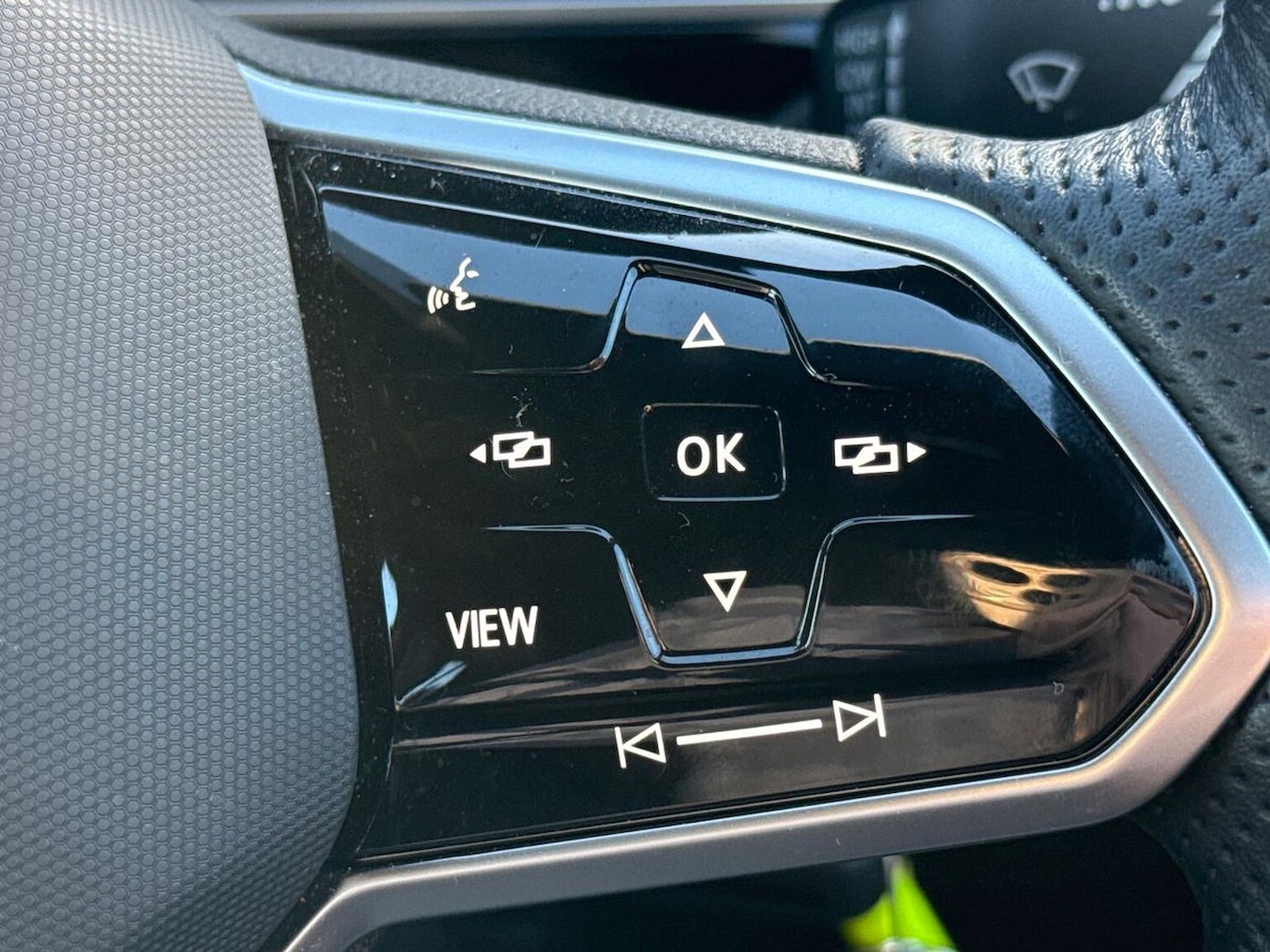 Used Volkswagen T-Roc 2022 for sale - 76628190: Photo 24