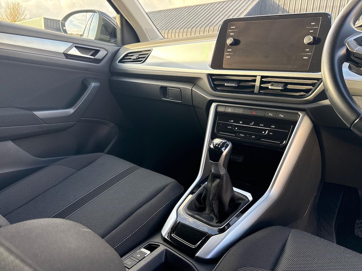 Used Volkswagen T-Roc 2023 for sale - 76439779: Photo 13