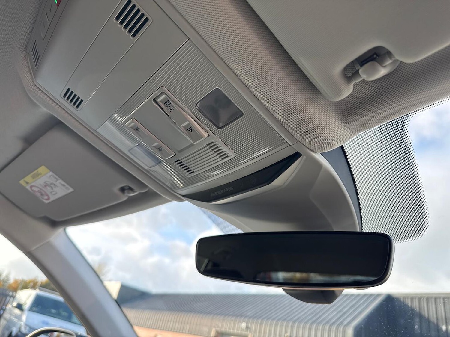 Used Volkswagen T-Roc 2023 for sale - 76439779: Photo 14