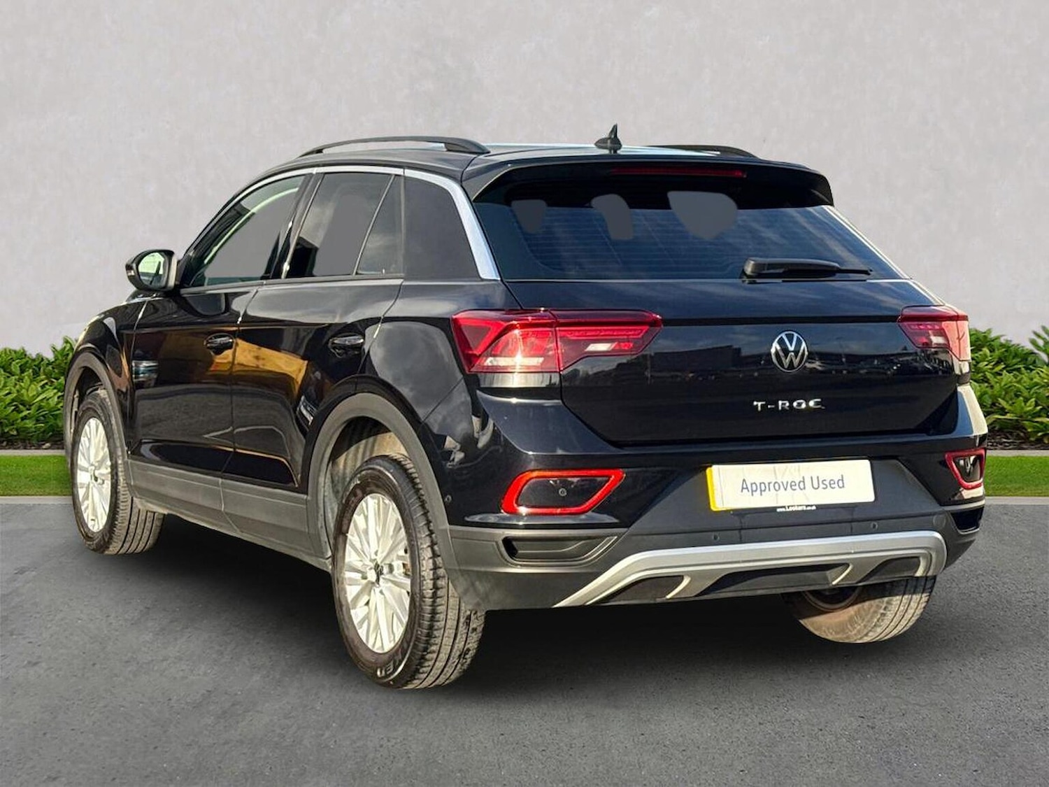 Used Volkswagen T-Roc 2023 for sale - 76439779: Photo 2