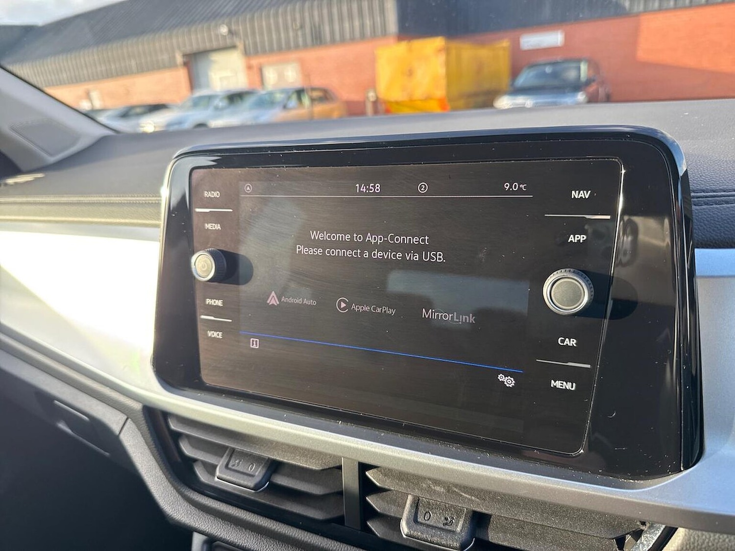 Used Volkswagen T-Roc 2023 for sale - 76439779: Photo 24