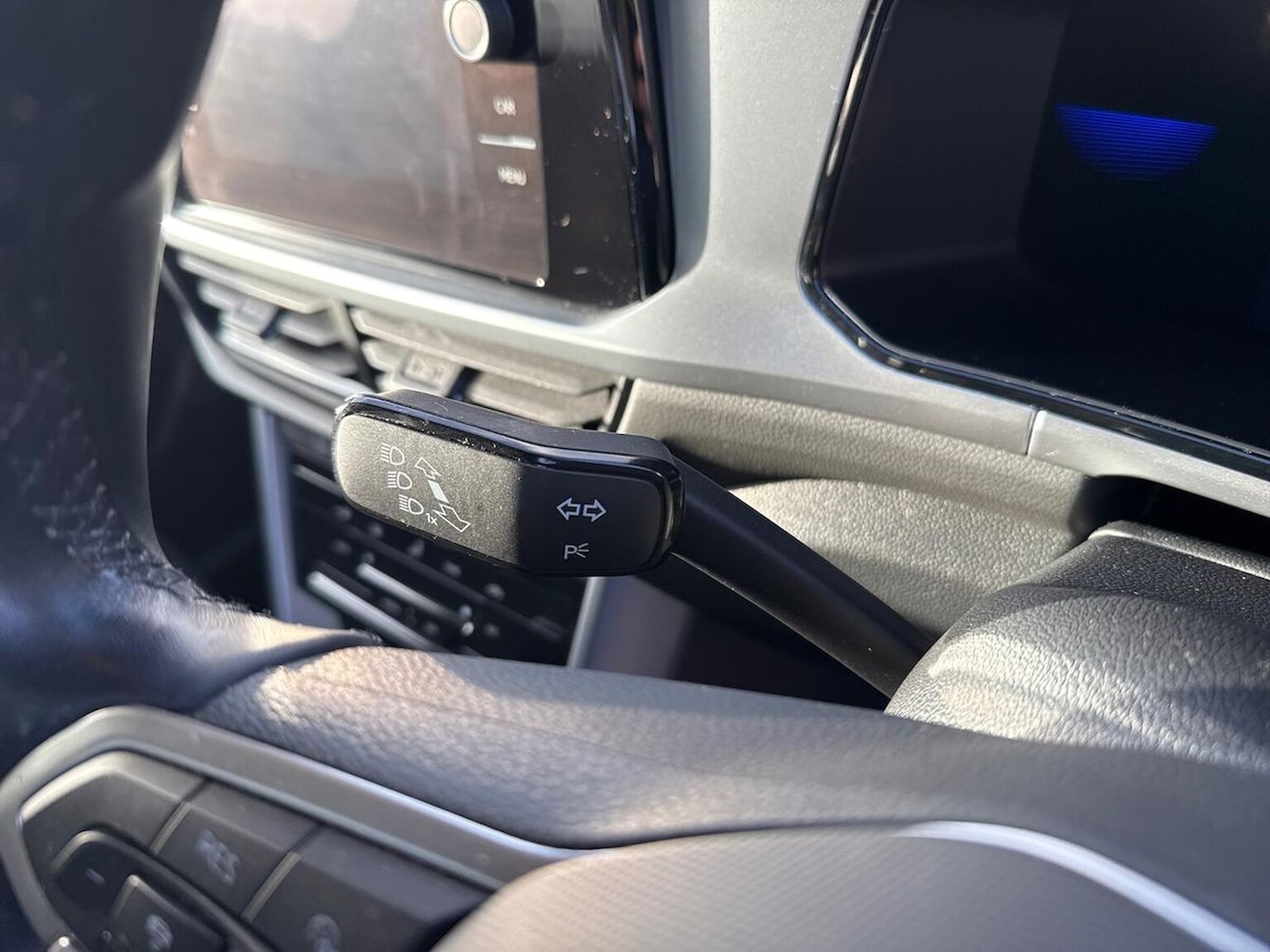 Used Volkswagen T-Roc 2023 for sale - 76439779: Photo 28