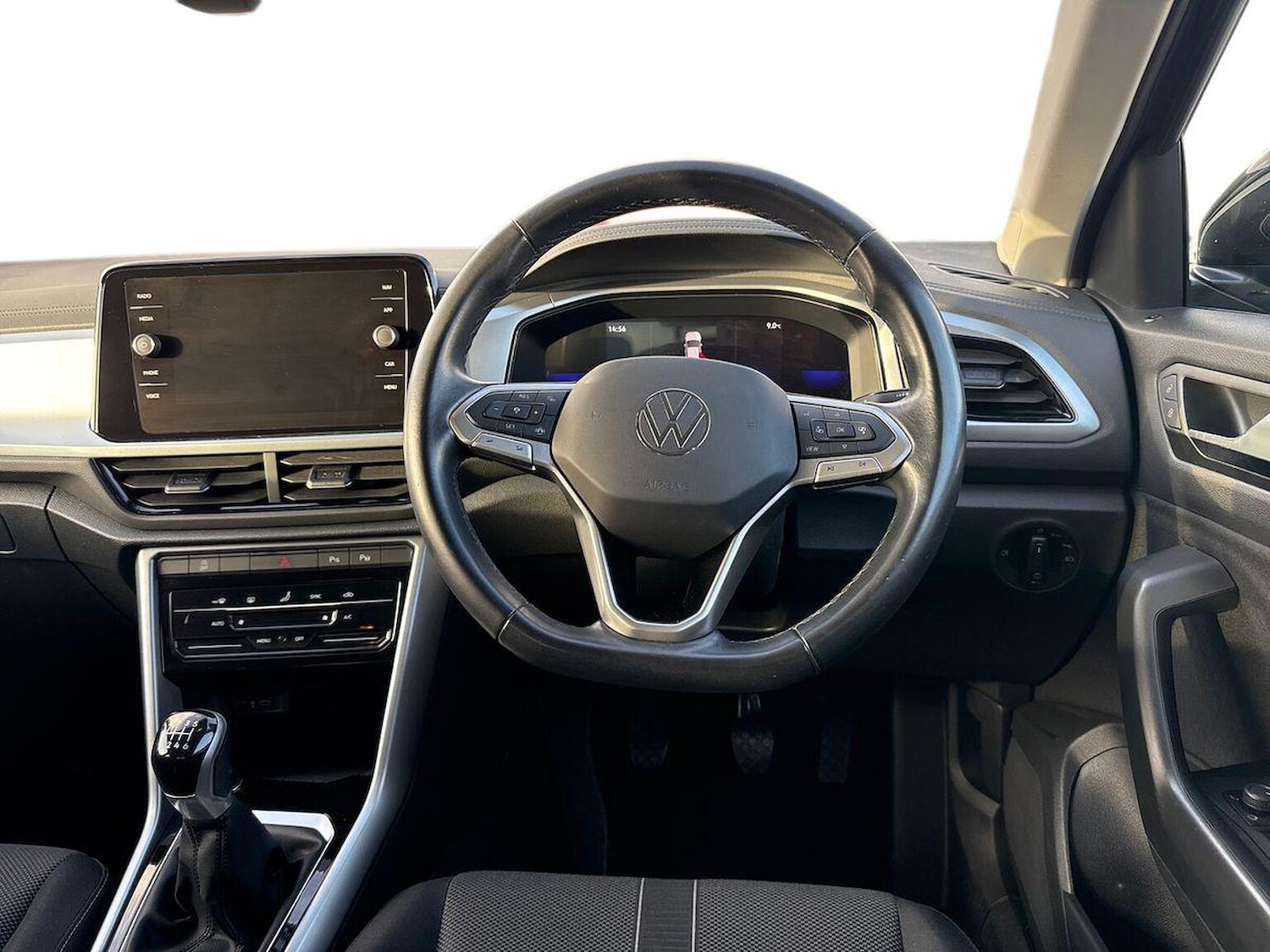 Used Volkswagen T-Roc 2023 for sale - 76439779: Photo 9