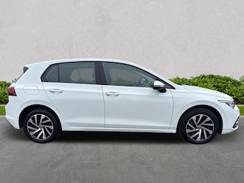 Used Volkswagen Golf 2022 for sale - 76107127: Photo