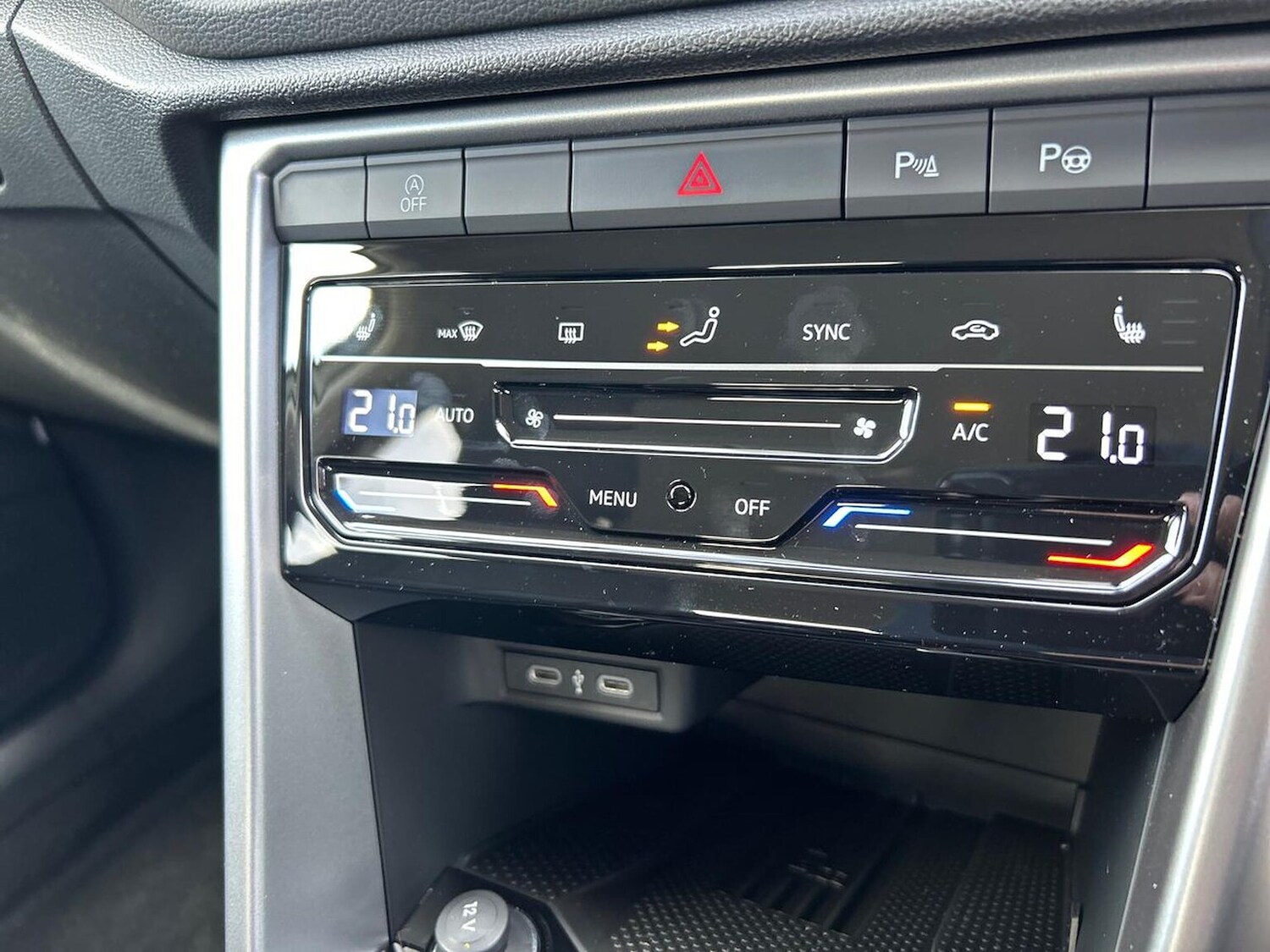 Used Volkswagen T-Roc 2025 for sale - 76212022: Photo 12