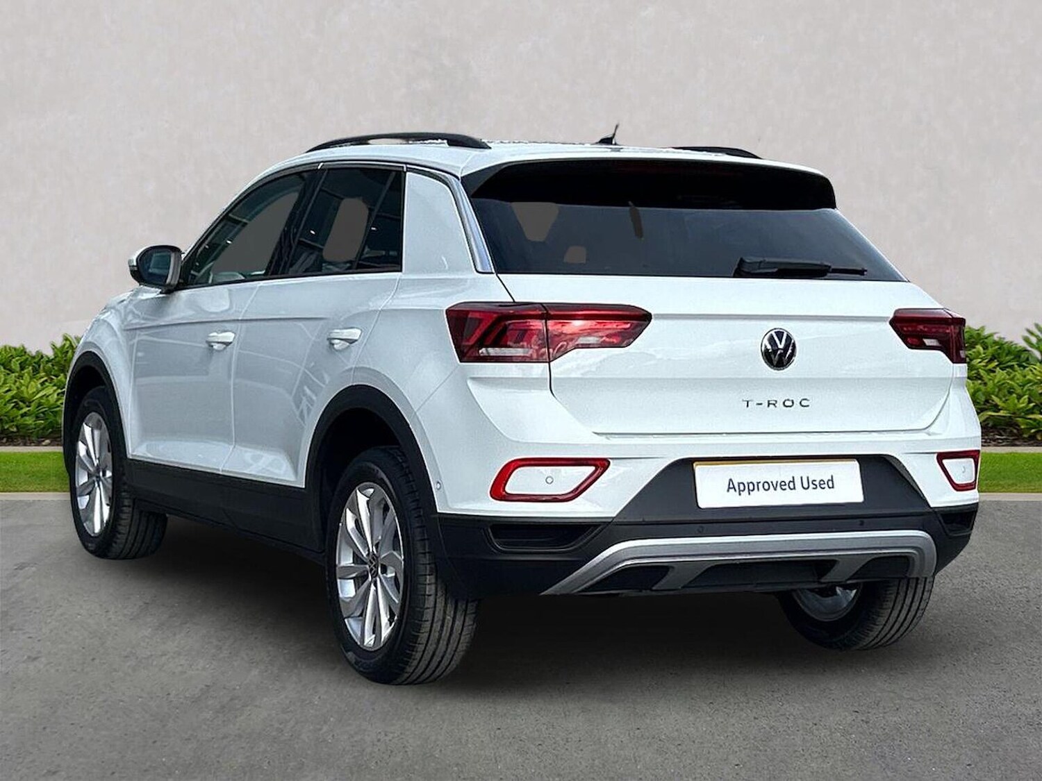 Used Volkswagen T-Roc 2025 for sale - 76212022: Photo 2