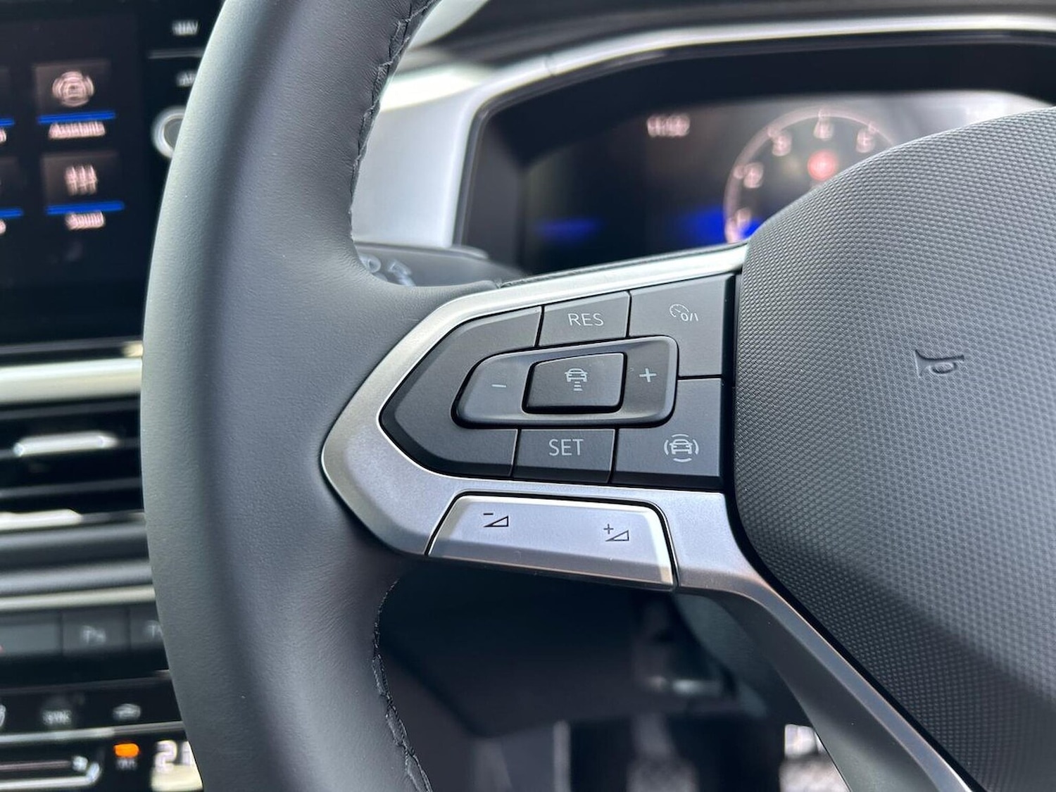 Used Volkswagen T-Roc 2025 for sale - 76212022: Photo 27