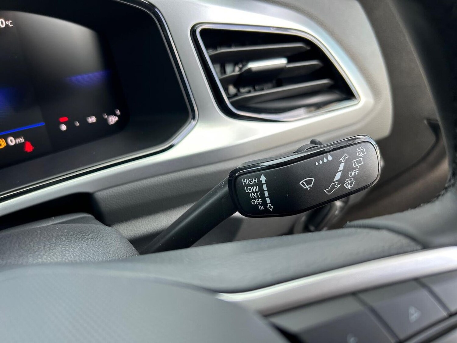 Used Volkswagen T-Roc 2025 for sale - 76212022: Photo 28