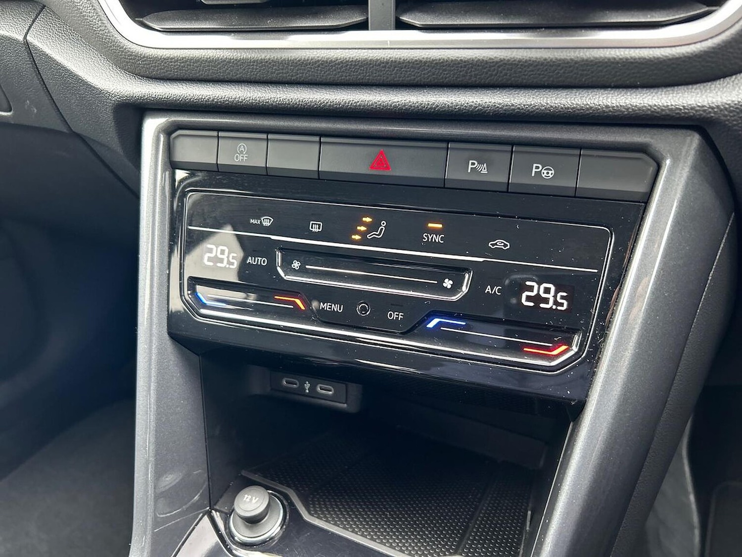 Used Volkswagen T-Roc 2024 for sale - 76352487: Photo 12