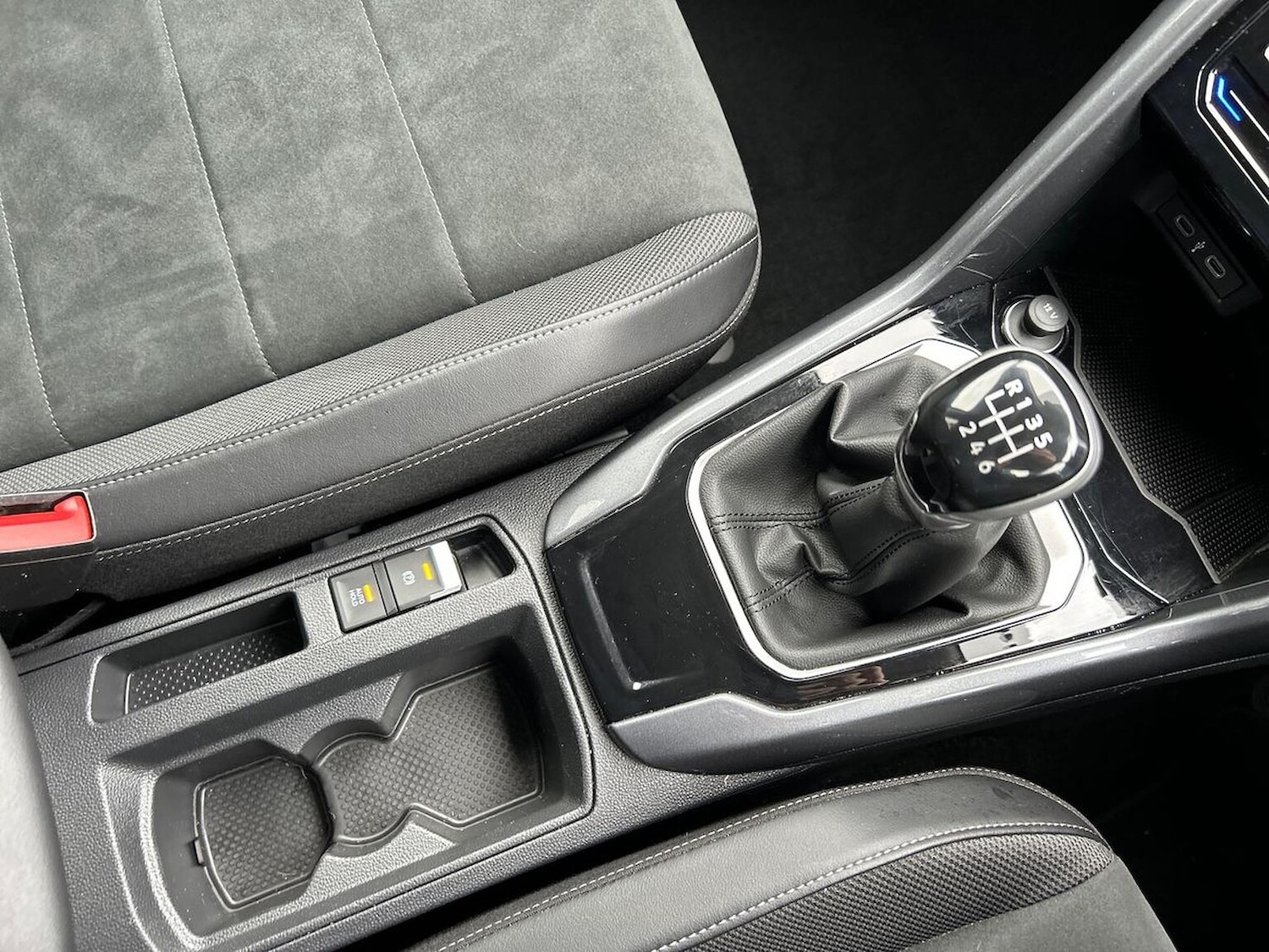 Used Volkswagen T-Roc 2024 for sale - 76352487: Photo 13