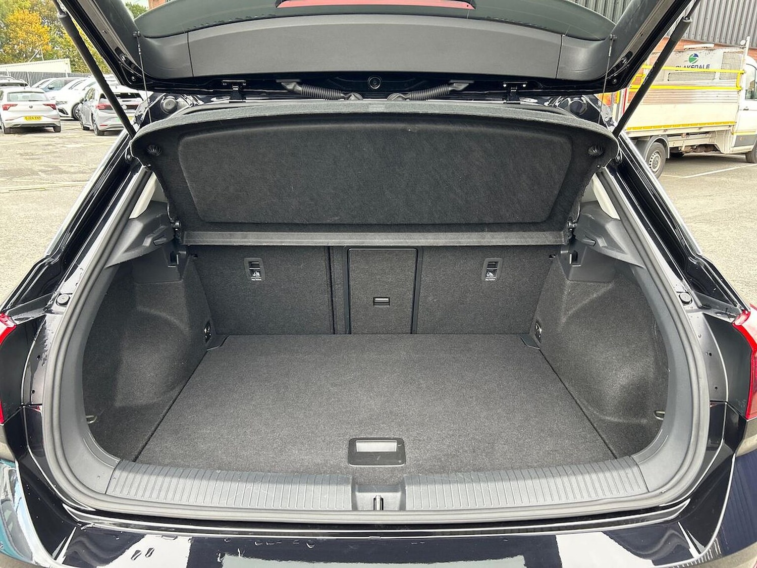 Used Volkswagen T-Roc 2024 for sale - 76352487: Photo 17