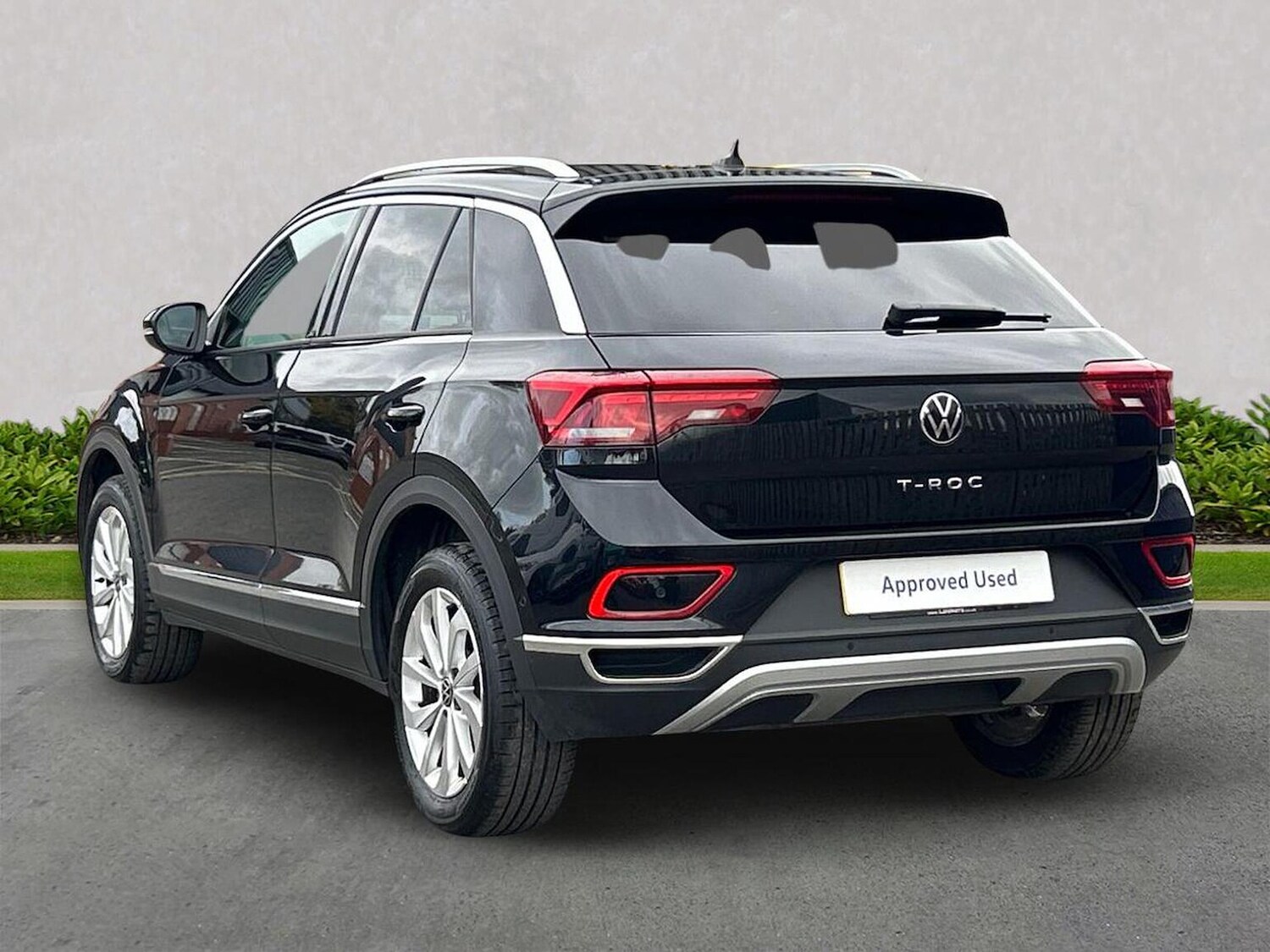 Used Volkswagen T-Roc 2024 for sale - 76352487: Photo 2