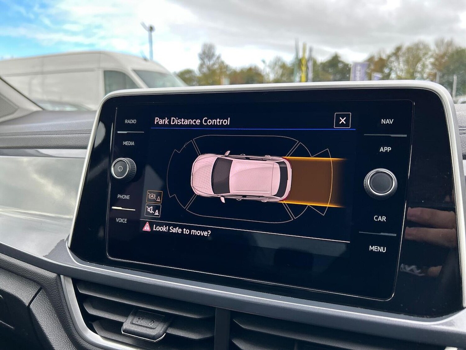 Used Volkswagen T-Roc 2024 for sale - 76352487: Photo 23