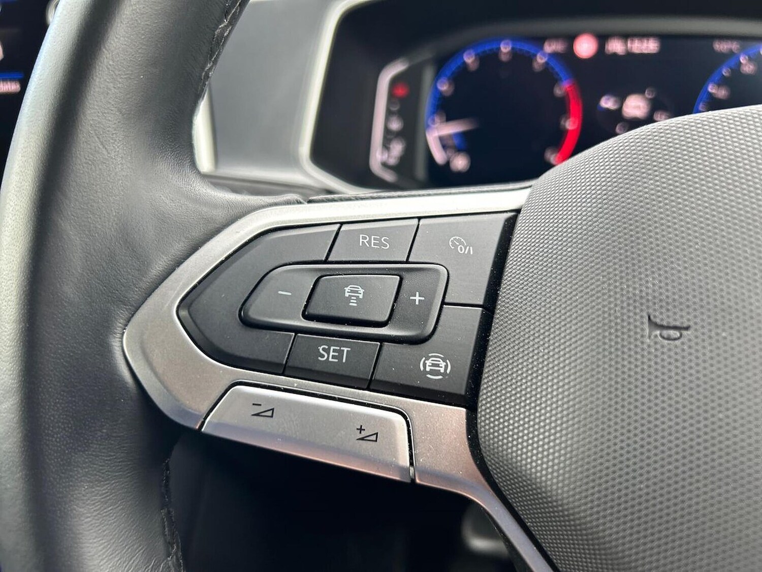 Used Volkswagen T-Roc 2024 for sale - 76352487: Photo 27