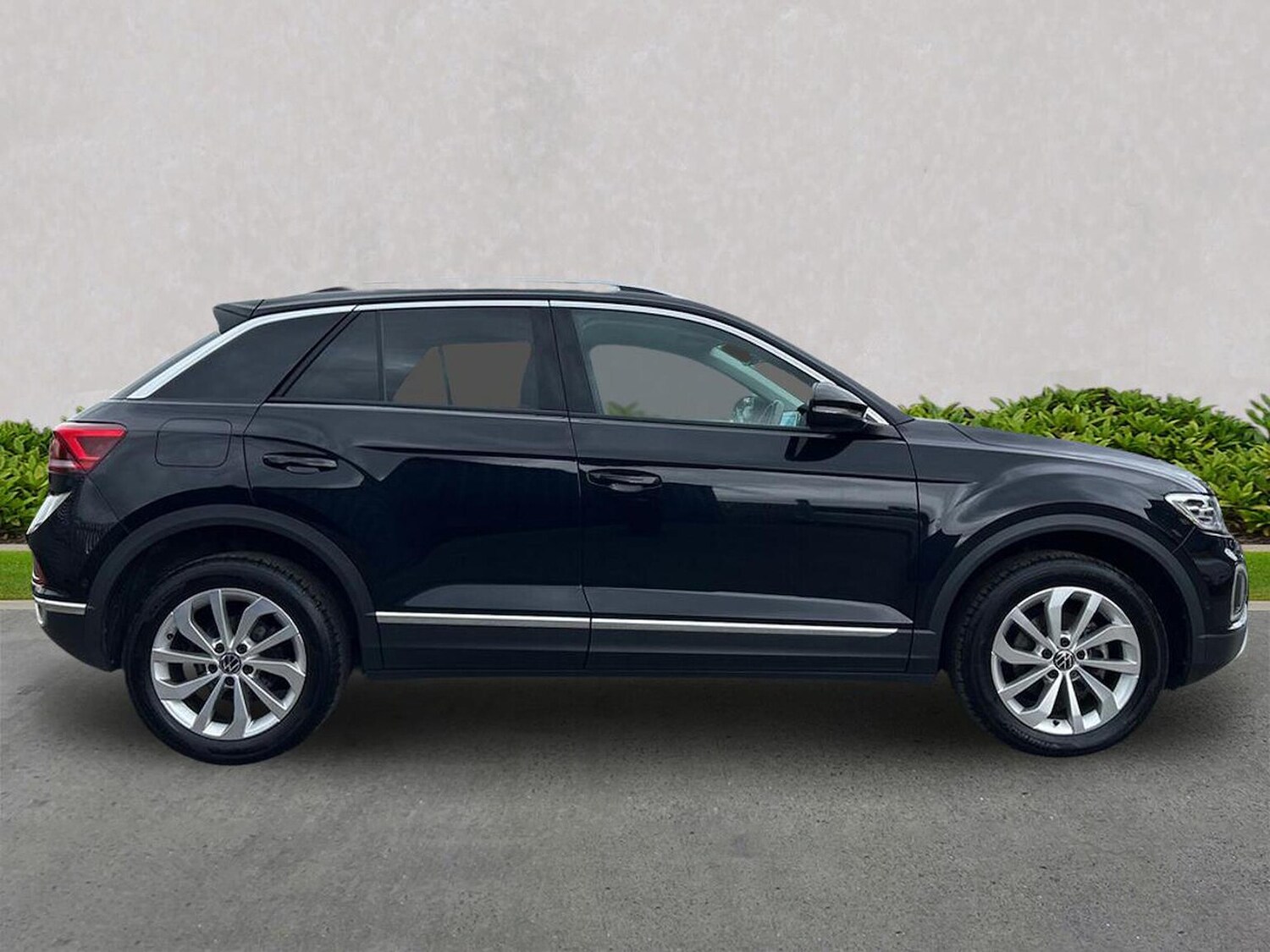 Used Volkswagen T-Roc 2024 for sale - 76352487: Photo 3