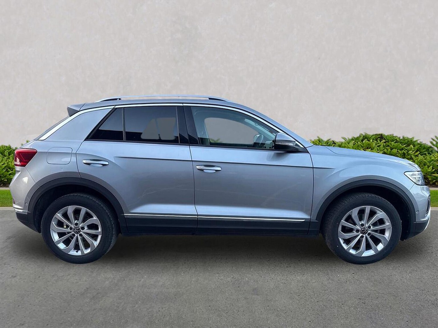 Used Volkswagen T-Roc 2024 for sale - 77629303: Photo 3