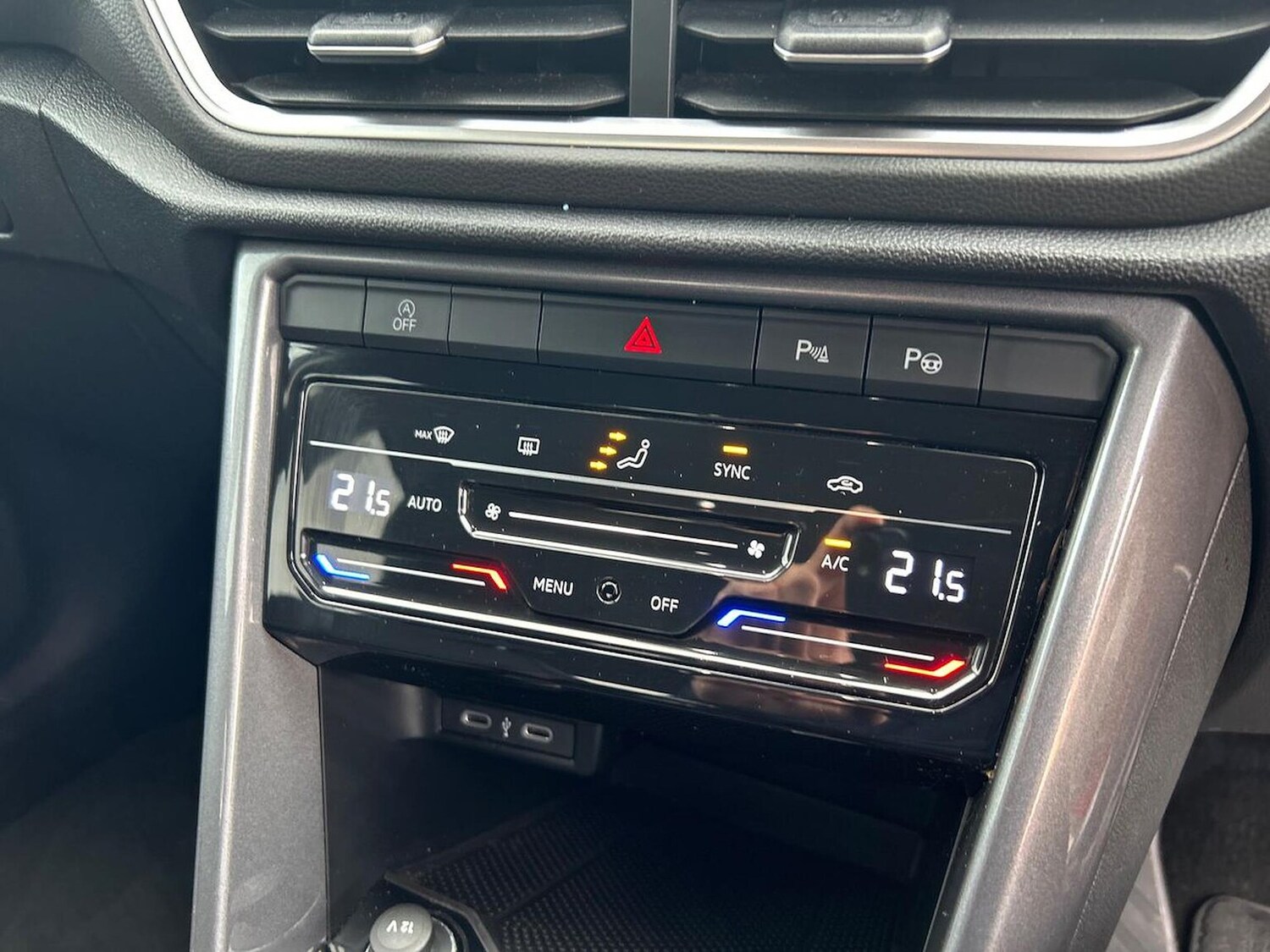 Used Volkswagen T-Roc 2023 for sale - 76316686: Photo 12