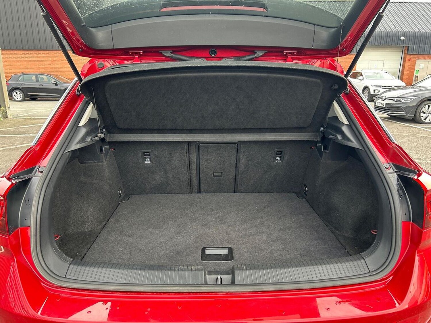 Used Volkswagen T-Roc 2023 for sale - 76316686: Photo 17