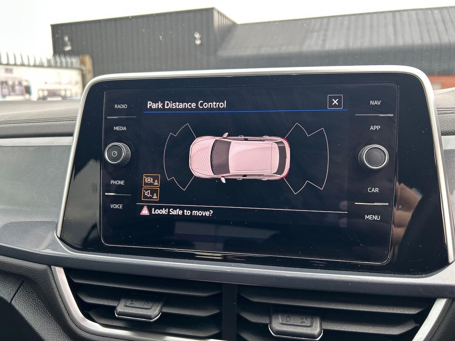 Used Volkswagen T-Roc 2023 for sale - 76316686: Photo 23