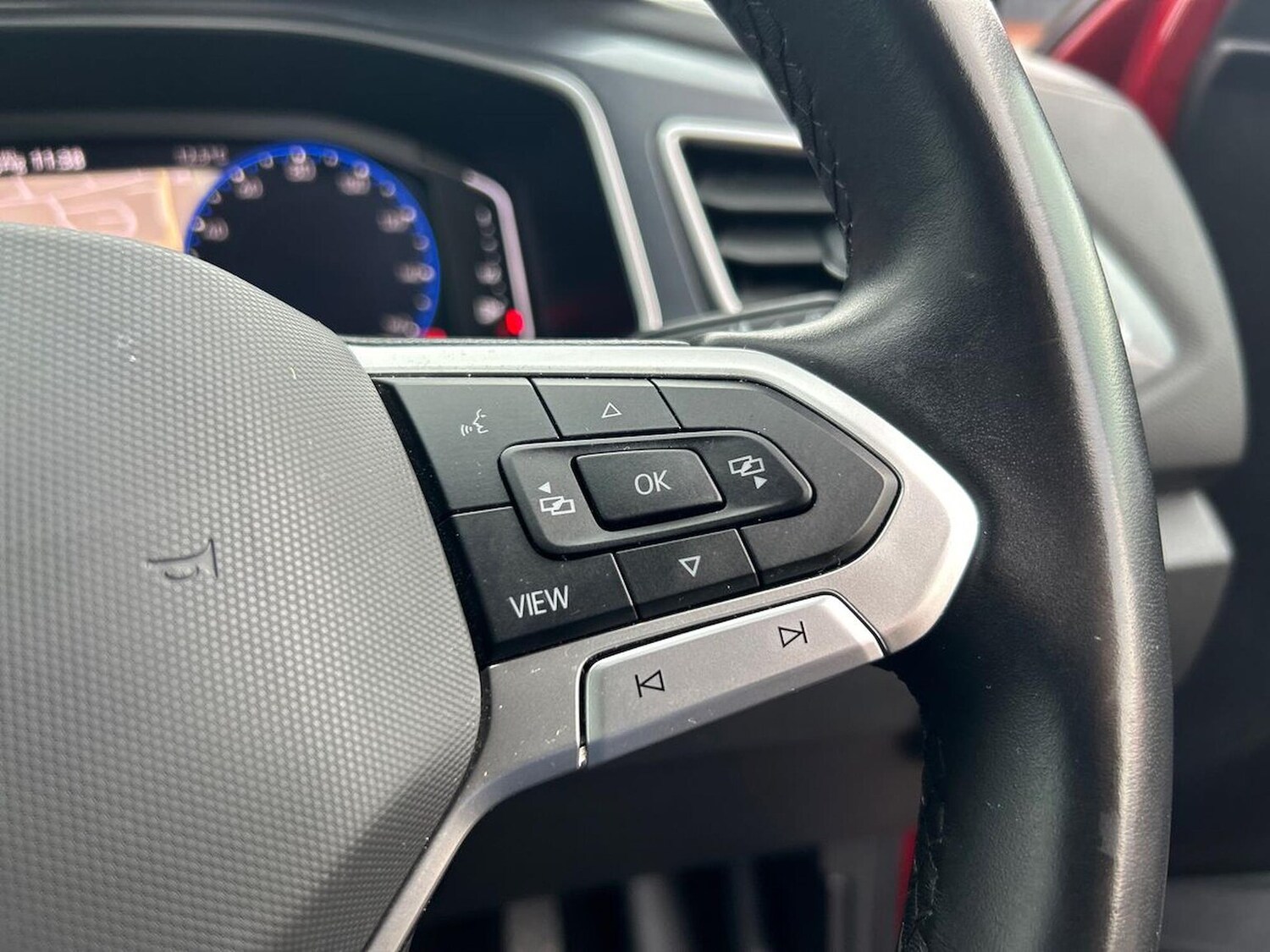 Used Volkswagen T-Roc 2023 for sale - 76316686: Photo 26