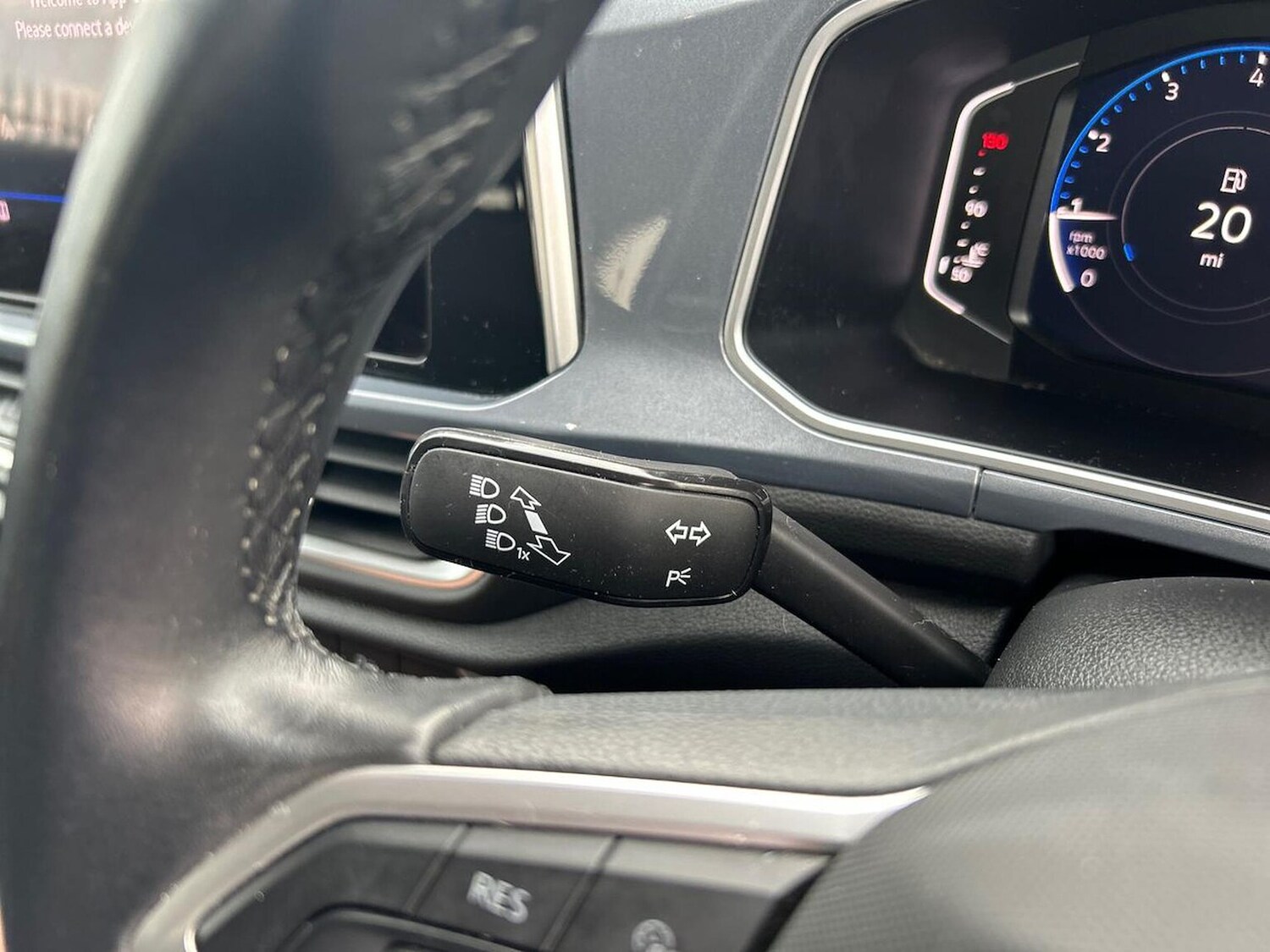 Used Volkswagen T-Roc 2023 for sale - 76316686: Photo 29