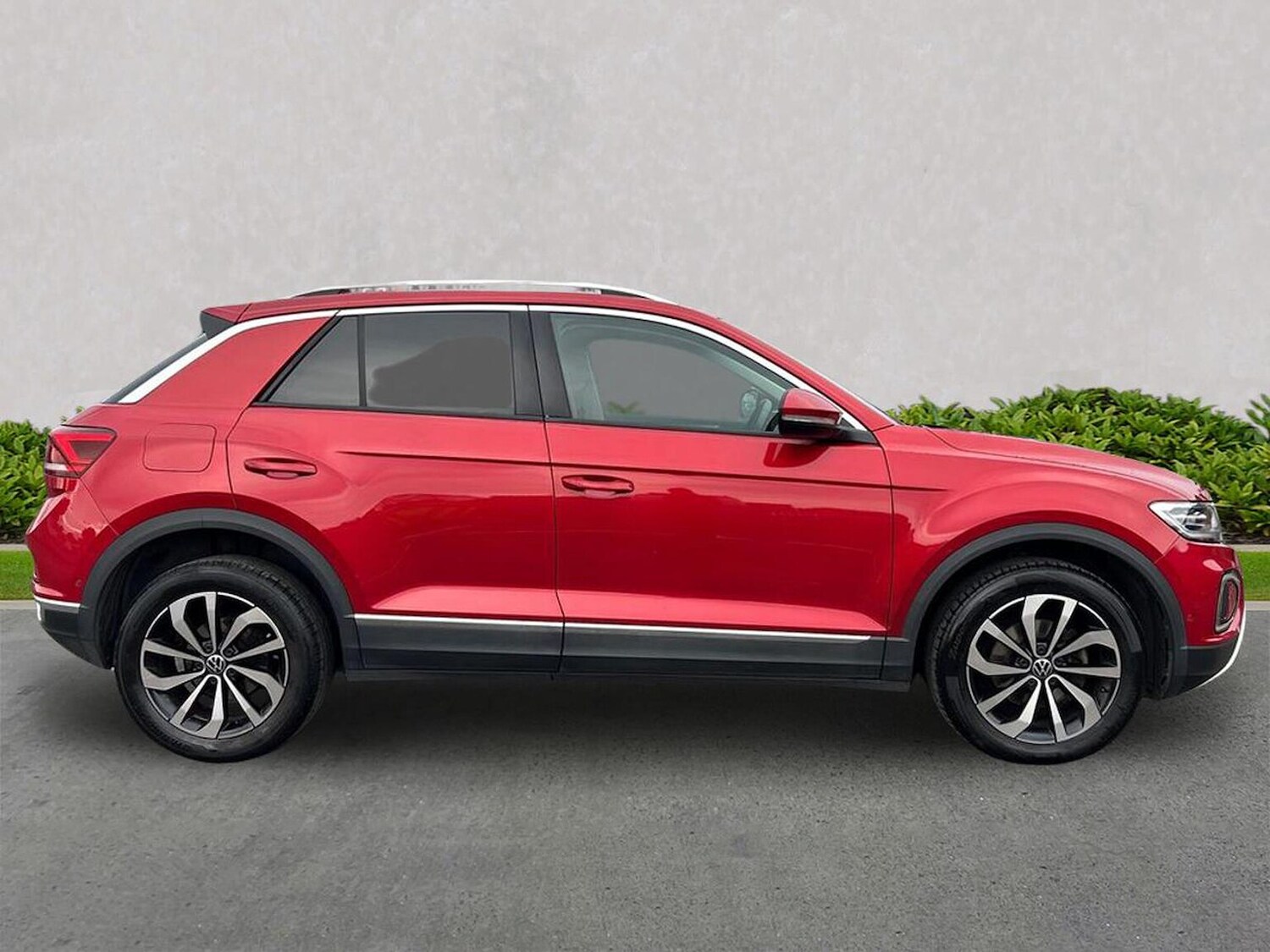 Used Volkswagen T-Roc 2023 for sale - 76316686: Photo 3