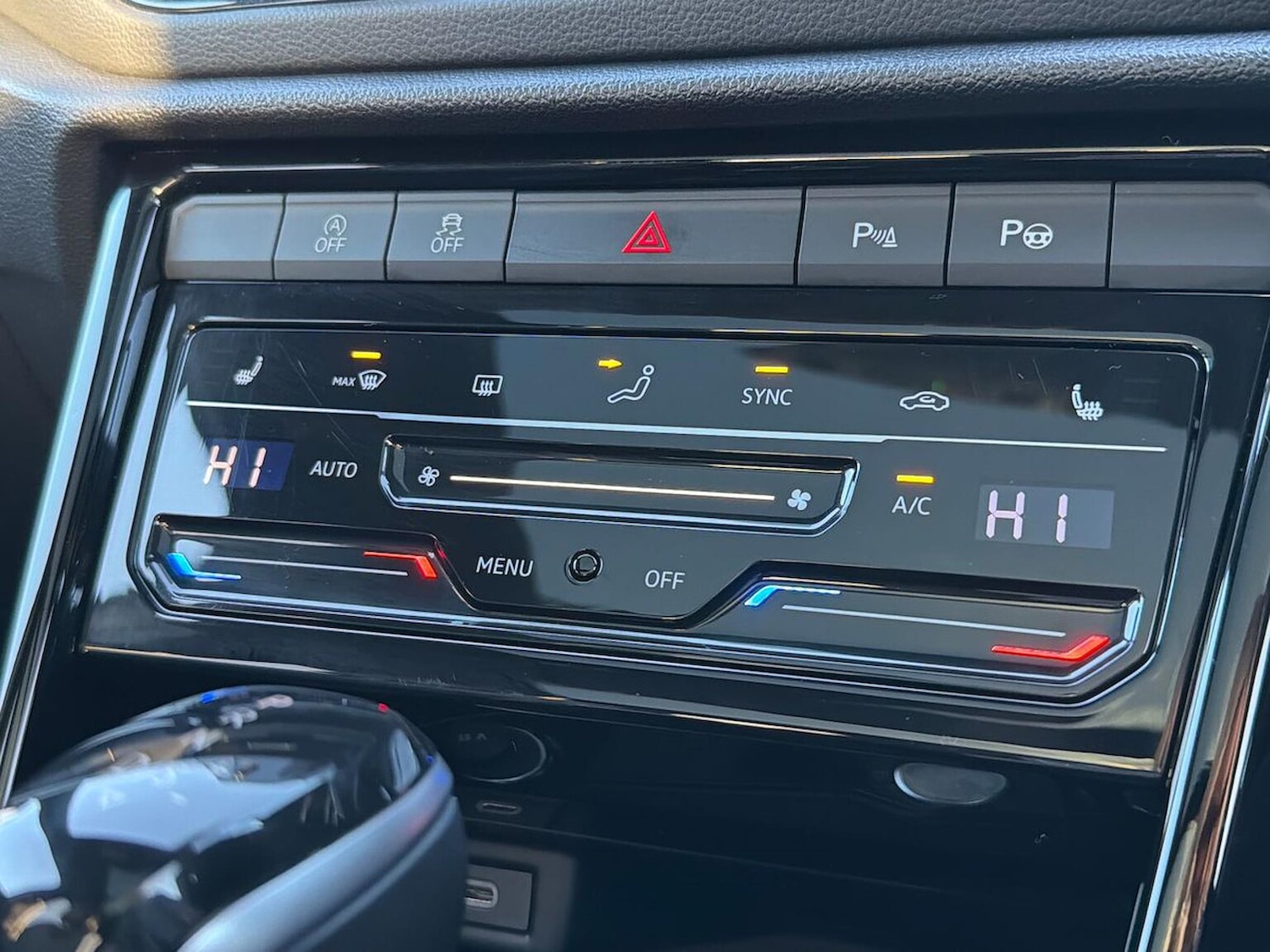 Used Volkswagen T-Roc 2024 for sale - 76778319: Photo 13