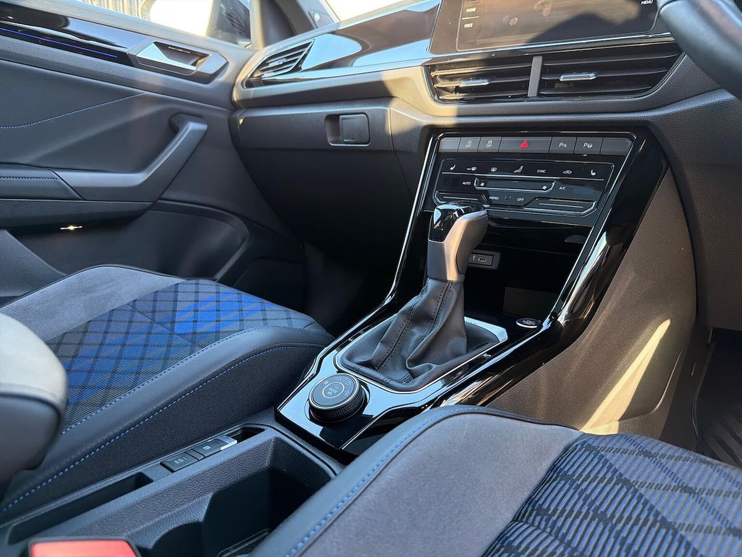 Used Volkswagen T-Roc 2024 for sale - 76778319: Photo 14