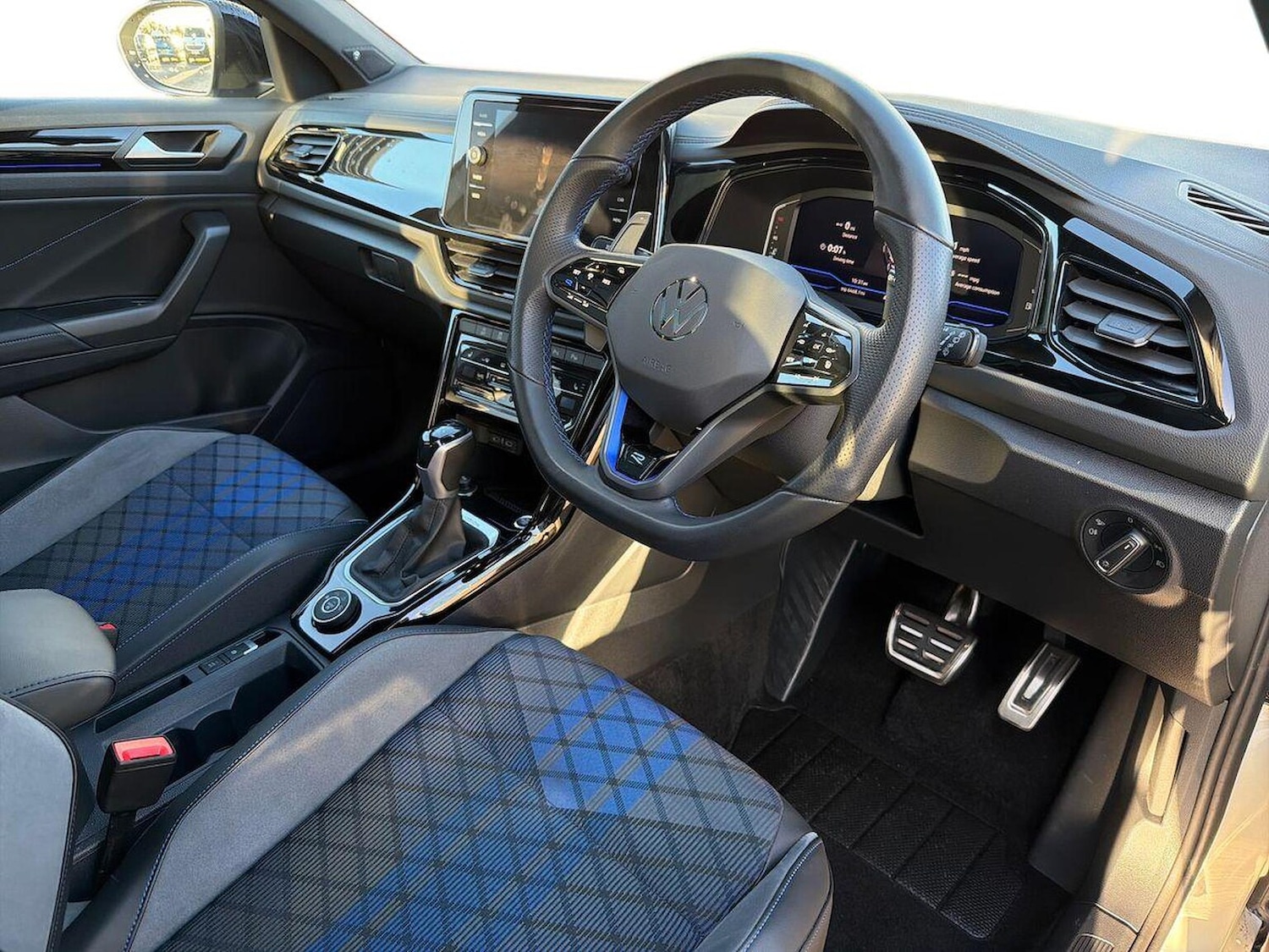 Used Volkswagen T-Roc 2024 for sale - 76778319: Photo 16