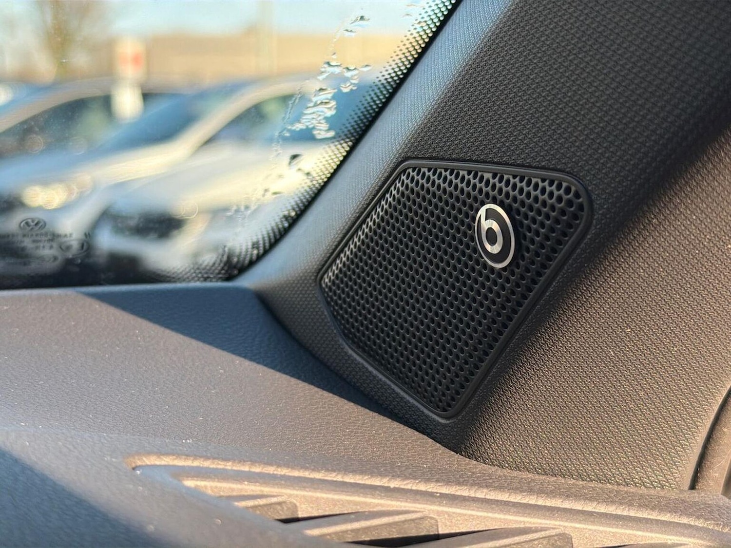 Used Volkswagen T-Roc 2024 for sale - 76778319: Photo 2