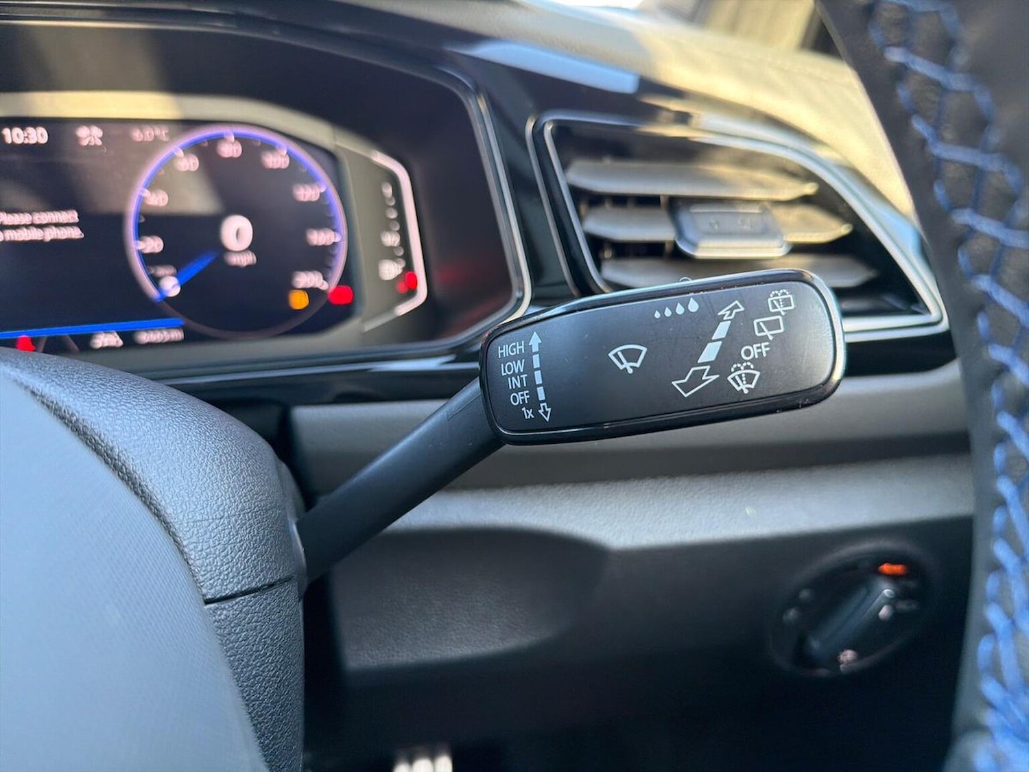 Used Volkswagen T-Roc 2024 for sale - 76778319: Photo 28