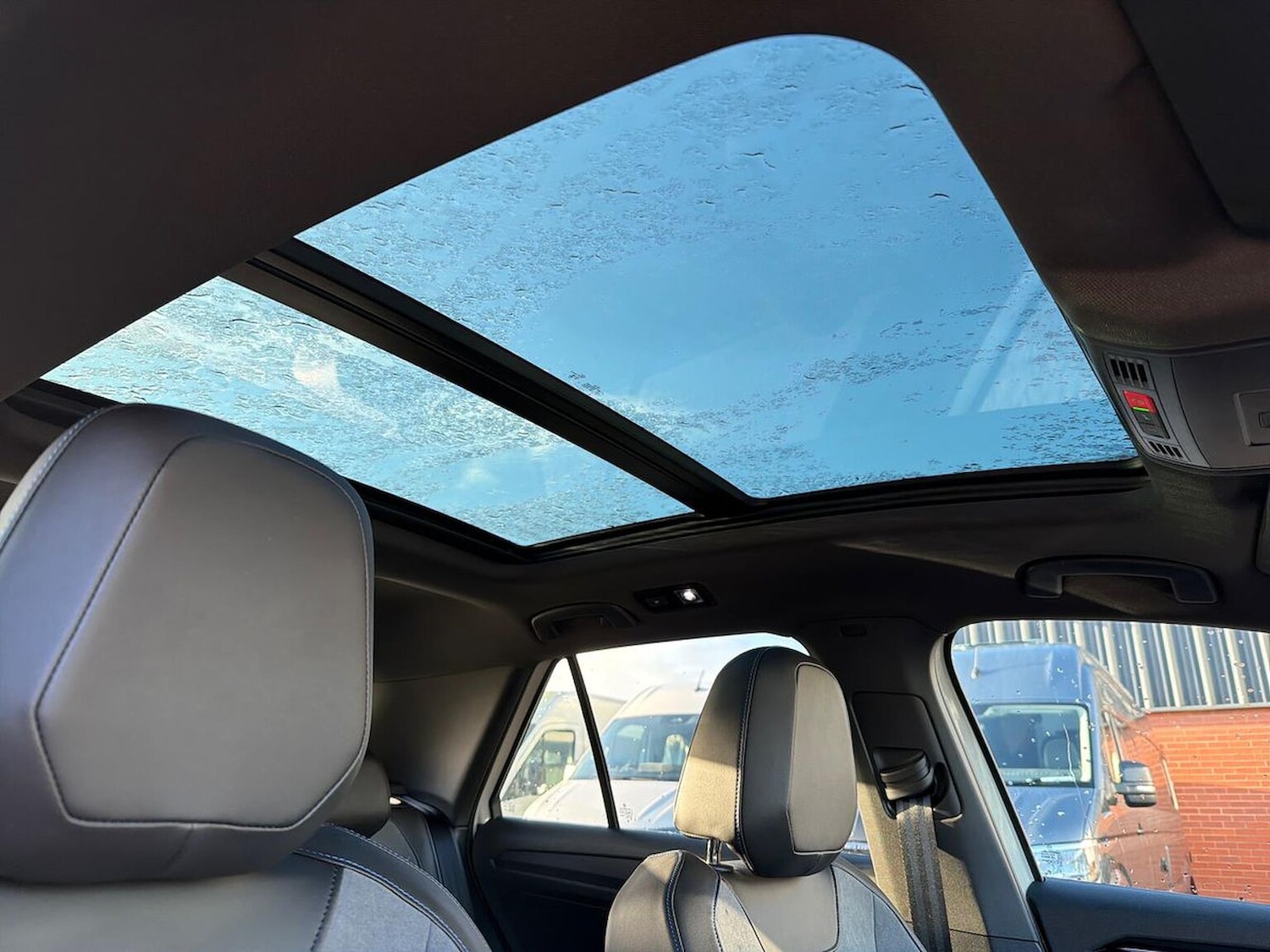 Used Volkswagen T-Roc 2024 for sale - 76778319: Photo 30