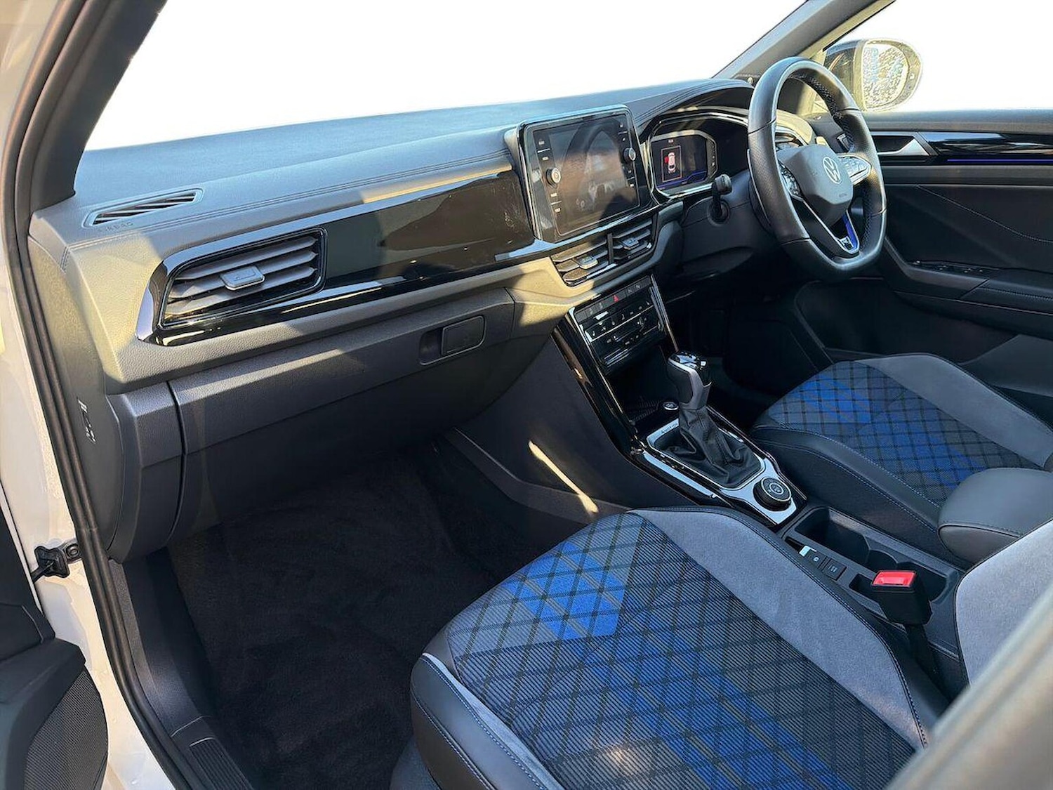 Used Volkswagen T-Roc 2024 for sale - 76778319: Photo 8