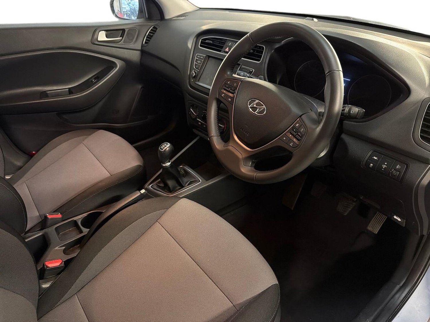 Used Hyundai i20 2019 for sale - 76885040: Photo 15