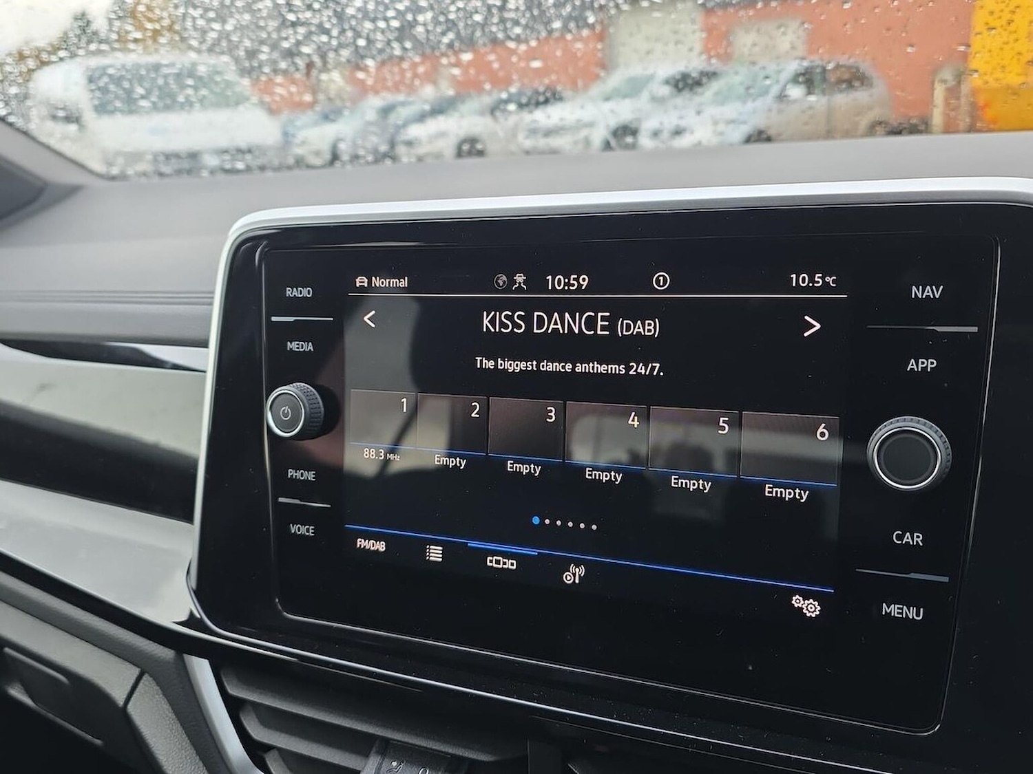 Used Volkswagen T-Roc 2025 for sale - 76725823: Photo 11