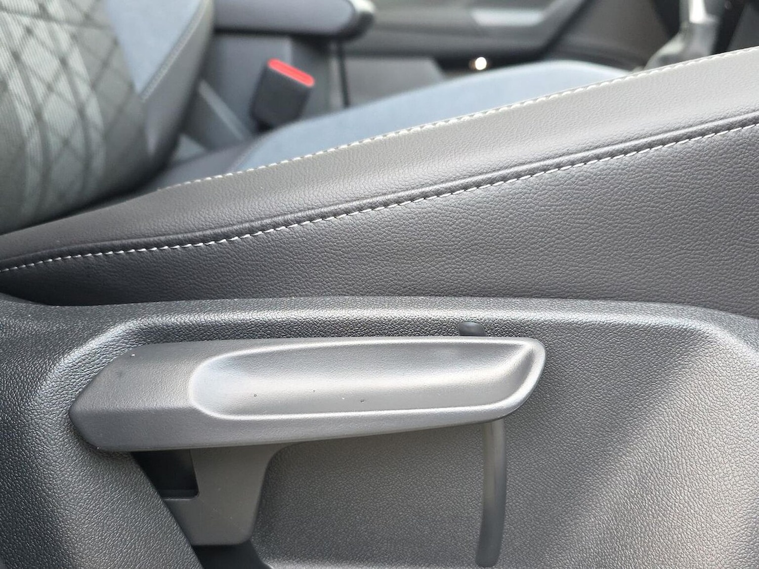 Used Volkswagen T-Roc 2025 for sale - 76725823: Photo 30