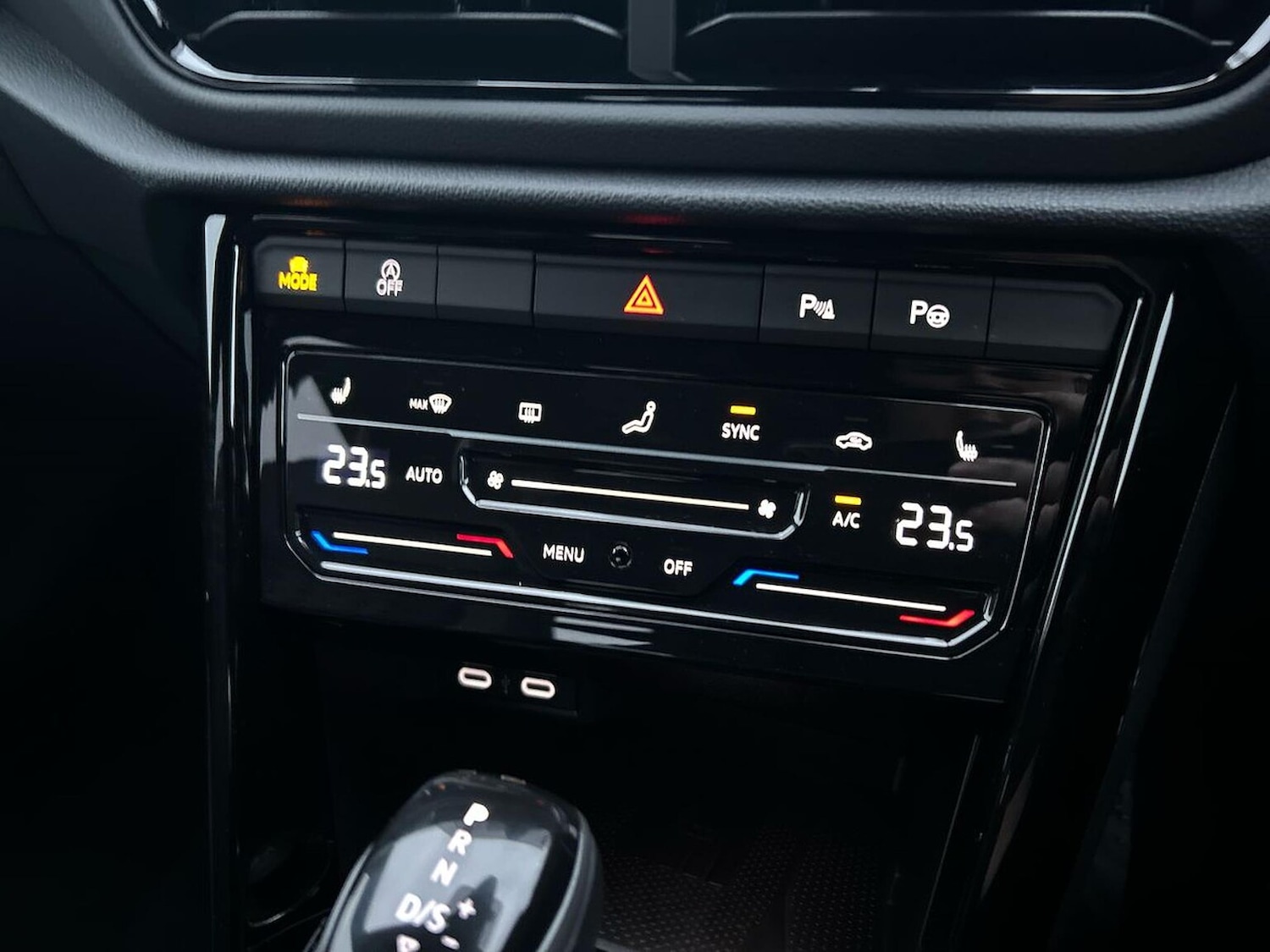 Used Volkswagen T-Roc 2025 for sale - 77488868: Photo 12