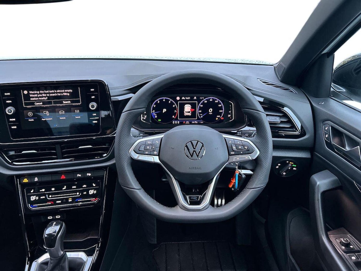 Used Volkswagen T-Roc 2025 for sale - 77488868: Photo 9