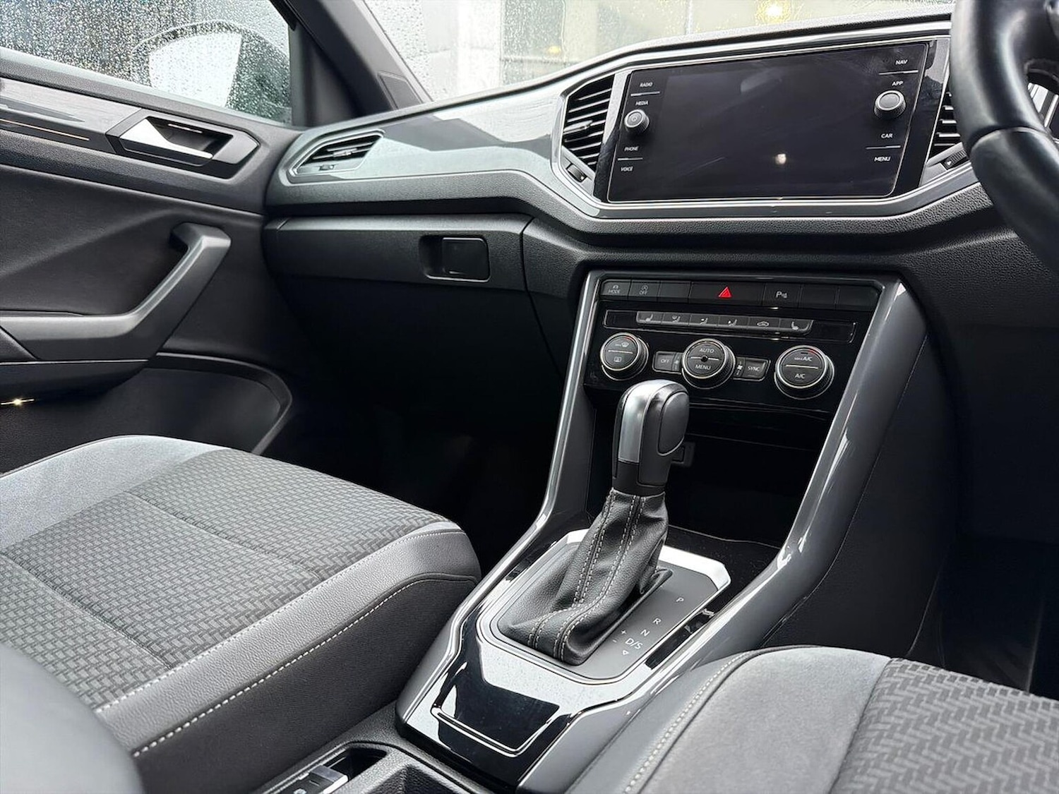 Used Volkswagen T-Roc 2021 for sale - 76777348: Photo 13