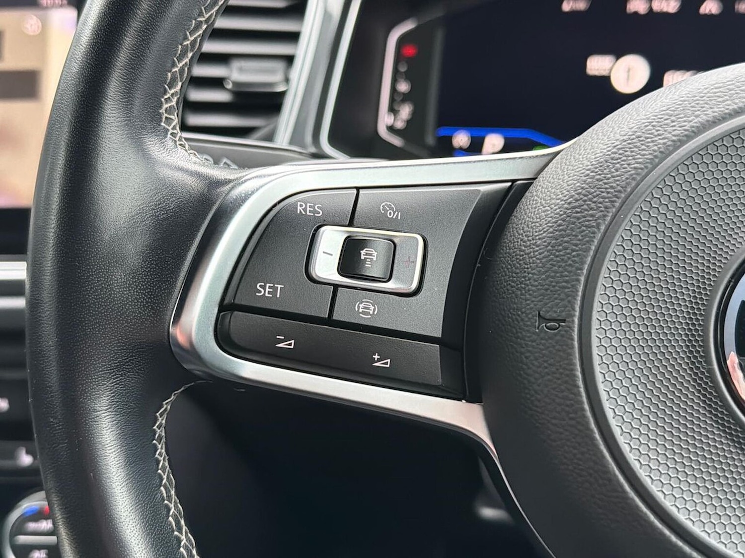 Used Volkswagen T-Roc 2021 for sale - 76777348: Photo 26