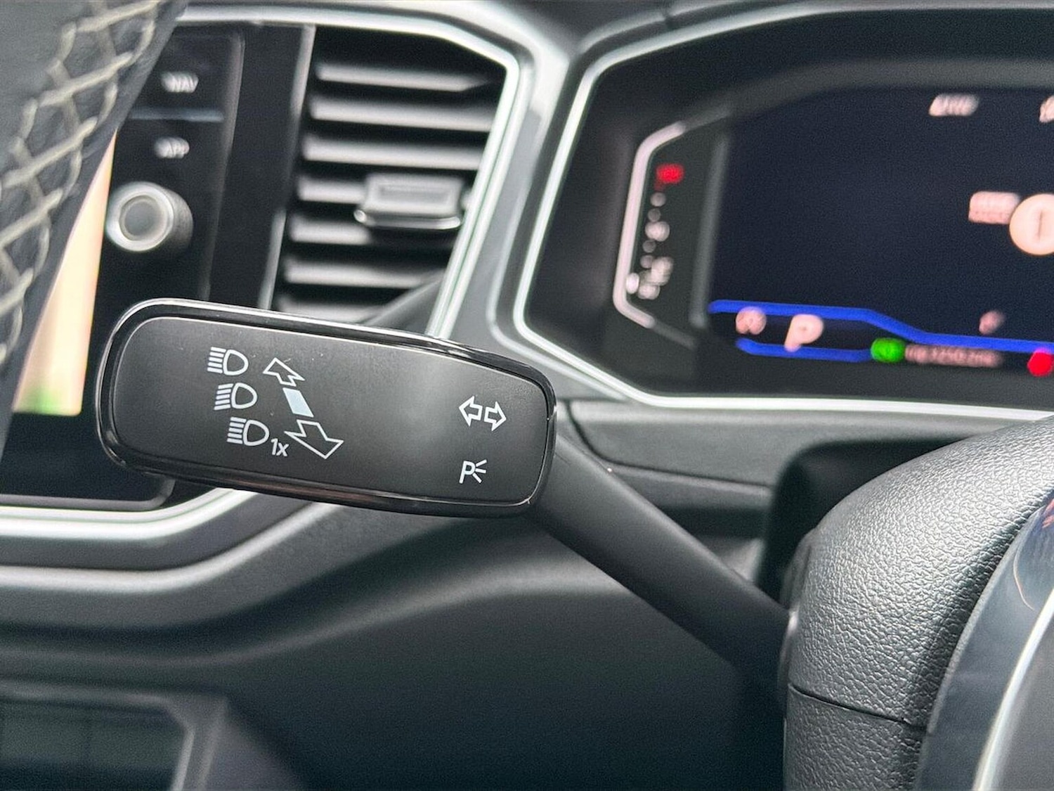 Used Volkswagen T-Roc 2021 for sale - 76777348: Photo 28